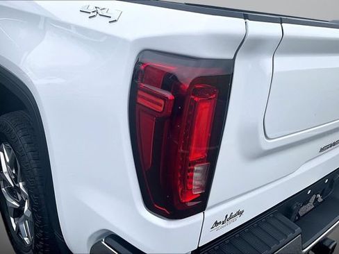 Used 2024 GMC Sierra 1500 SLT w/ SLT Premium Package AWD/4WD image 30