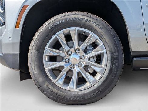 New 2025 Chevrolet Suburban Premier image 18