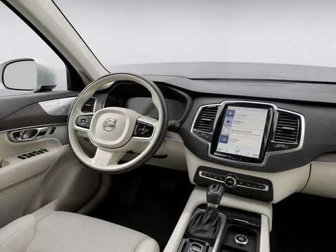 Used 2016 Volvo XC90 T6 Momentum w/ Momentum Plus Package AWD/4WD image 15
