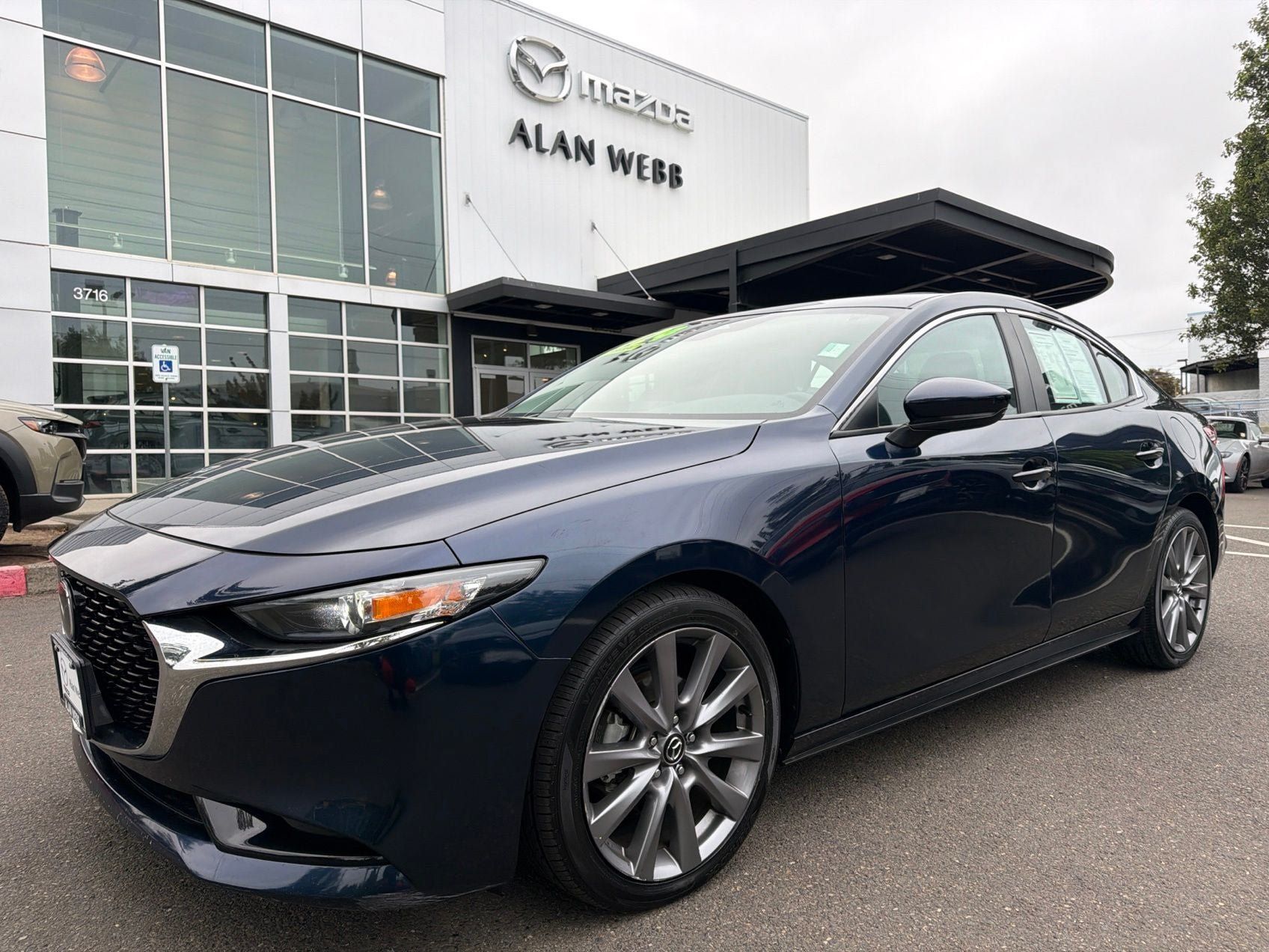 Used 2024 MAZDA MAZDA3 s FWD image 1