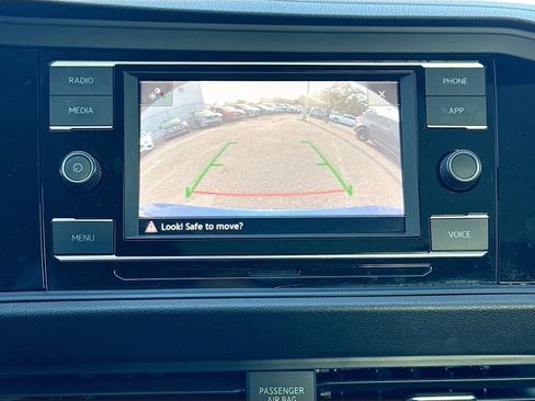 Used 2023 Volkswagen Jetta SE w/ Panoramic Sunroof Package image 32