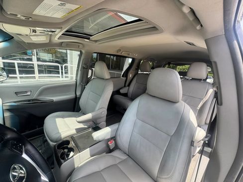 Used 2015 Toyota Sienna XLE w/ XLE Navigation Package FWD image 14