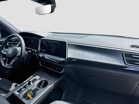 Certified 2026 Volkswagen Atlas Cross Sport SE FWD image 32