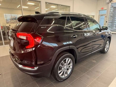 Used 2024 GMC Terrain SLT image 8