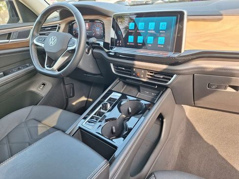 Used 2024 Volkswagen Atlas SE image 24