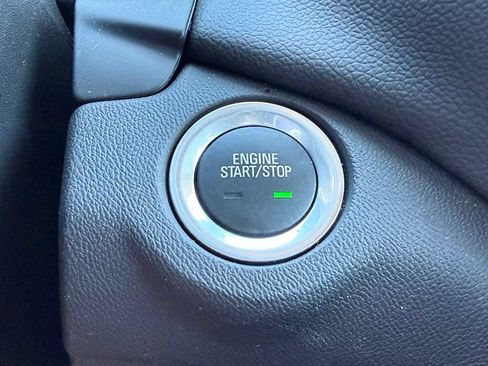 Used 2021 Chevrolet Equinox LT FWD image 30