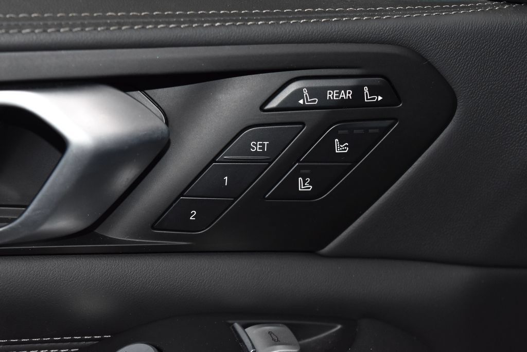 Used 2025 BMW X7 M60i AWD/4WD image 5