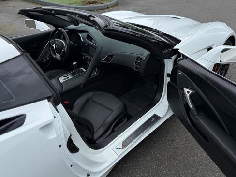 Used 2019 Chevrolet Corvette Stingray Coupe w/ Carbon Flash Badge Package RWD image 29