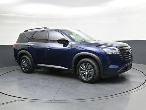 Certified 2026 Nissan Pathfinder SV w/ SV Premium Package FWD image 4
