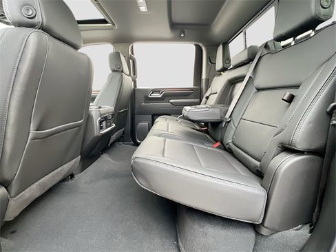New 2026 GMC Sierra 2500 Denali w/ Denali Reserve Package image 17