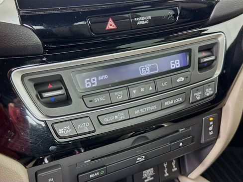 Used 2017 Honda Pilot Touring image 17