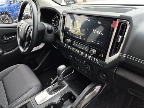 Certified 2025 Nissan Frontier SV image 11