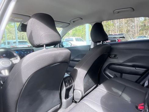 Used 2025 Hyundai Kona SEL image 6