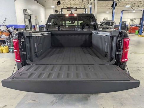 Used 2025 RAM 1500 Limited AWD/4WD image 12