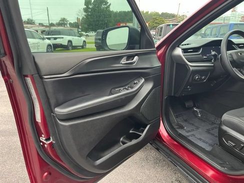 Used 2024 Jeep Grand Cherokee Laredo X AWD/4WD image 5