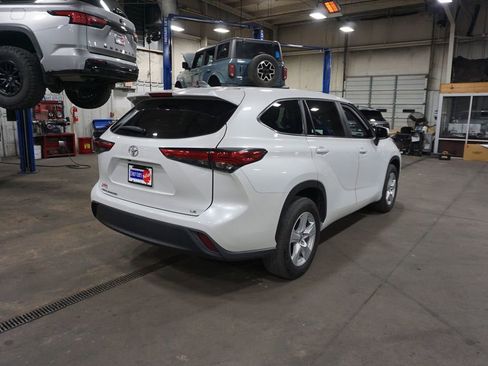 Used 2023 Toyota Highlander LE image 23