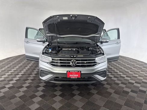 Used 2023 Volkswagen Tiguan SE AWD/4WD image 11