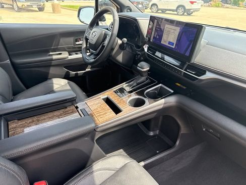 Certified 2025 Toyota Sienna Limited AWD/4WD image 24
