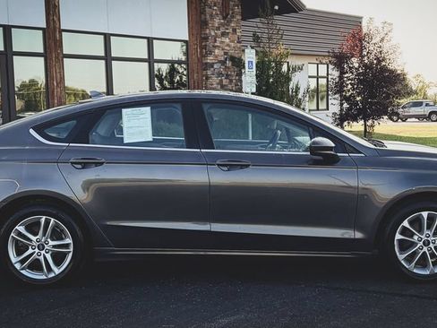 Used 2020 Ford Fusion SE FWD image 12
