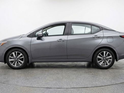 Used 2025 Nissan Versa SV image 5