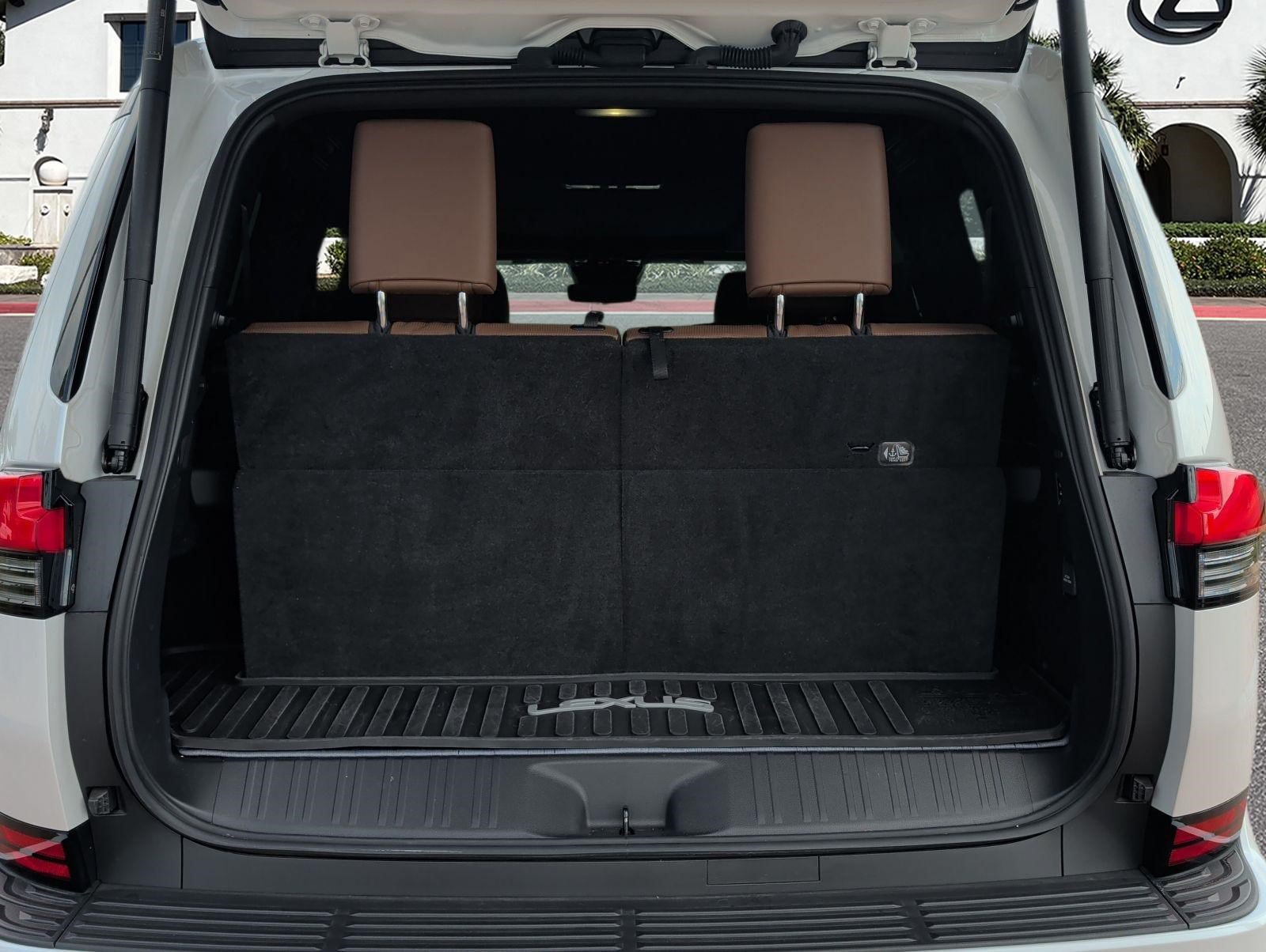 Used 2024 Lexus GX 550 w/ Accessory Package (Z1) AWD/4WD image 28