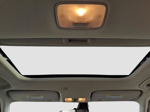 Used 2024 Hyundai Venue SEL image 10