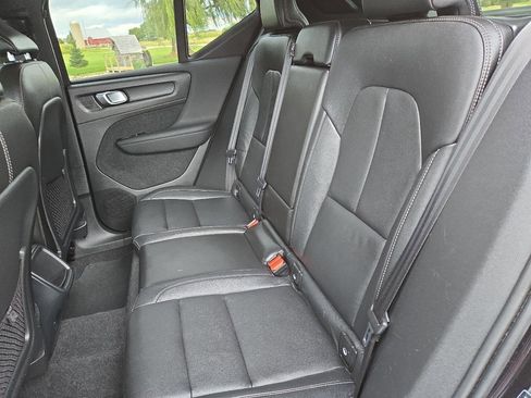 Used 2021 Volvo XC40 T4 Momentum FWD image 11