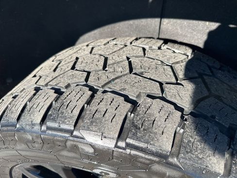 Used 2024 Chevrolet Tahoe Z71 w/ Luxury Package image 46