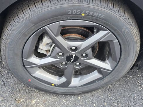 Used 2025 Kia K4 FWD image 9