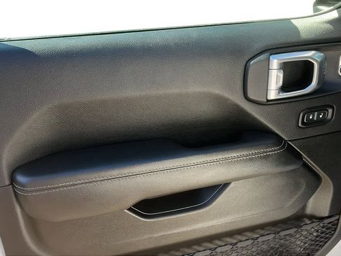 Certified 2023 Jeep Gladiator Overland image 10