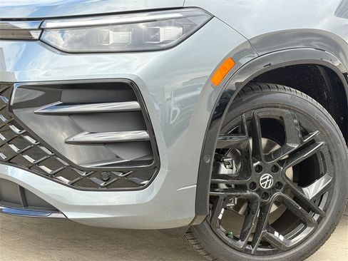 New 2026 Volkswagen Tiguan SE R-Line image 2