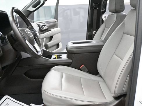 Used 2023 GMC Yukon XL SLT AWD/4WD image 9