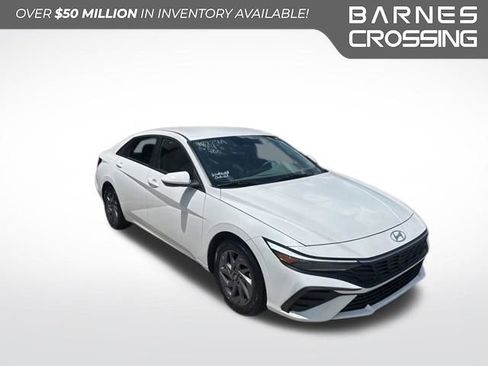 Used 2024 Hyundai Elantra SEL FWD image 1