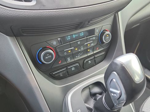 Used 2017 Ford C-MAX SE w/ Cold Weather Package FWD image 29