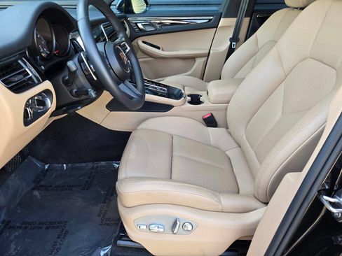 Certified 2025 Porsche Macan AWD/4WD image 25