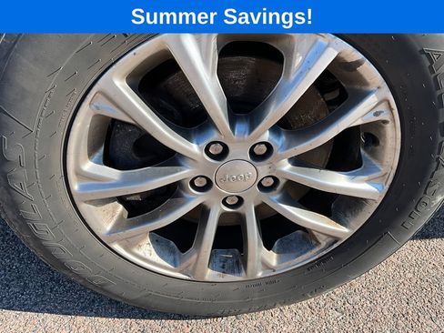 Used 2019 Jeep Cherokee Latitude Plus AWD/4WD image 12