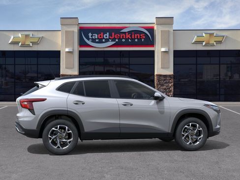 New 2026 Chevrolet Trax LT w/ LT Convenience Package FWD image 29