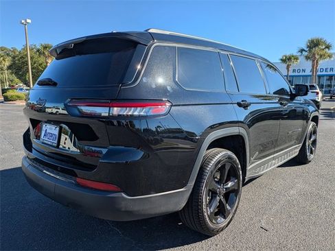 Used 2025 Jeep Grand Cherokee L Limited w/ Luxury Tech Group II image 3