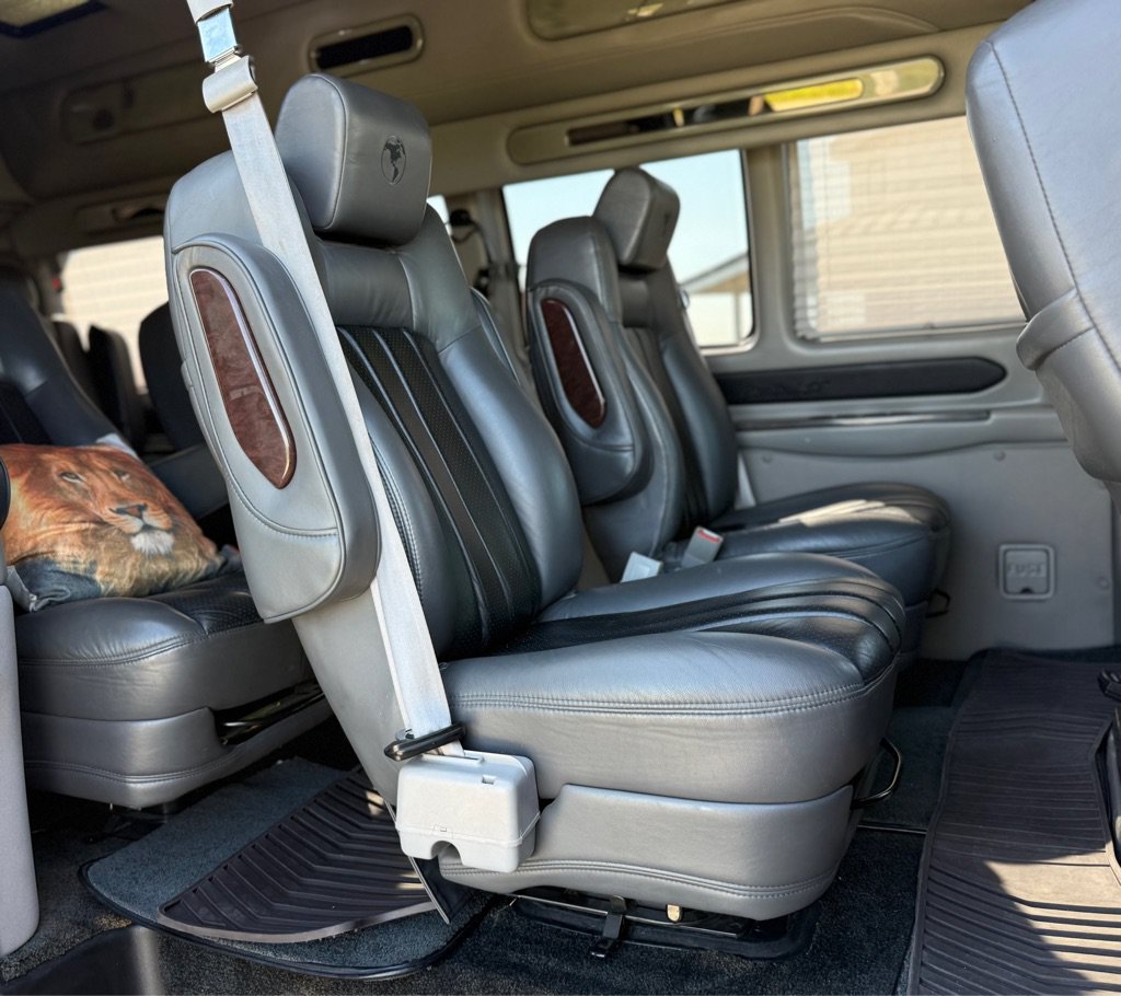 Used 2013 Chevrolet Express 2500 Extended RWD image 33
