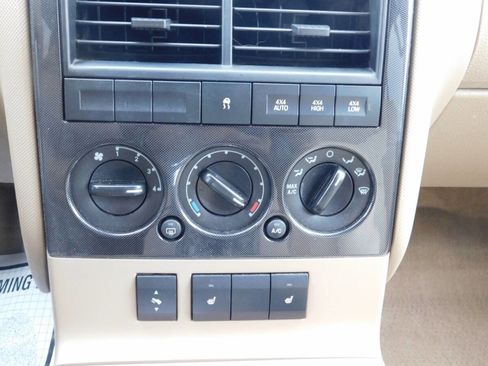 Used 2010 Ford Explorer XLT image 14