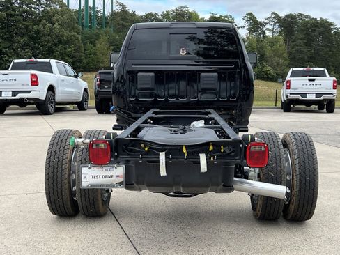 New 2024 RAM 5500 Laramie image 7