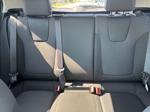Used 2025 Buick Encore GX Preferred FWD image 37
