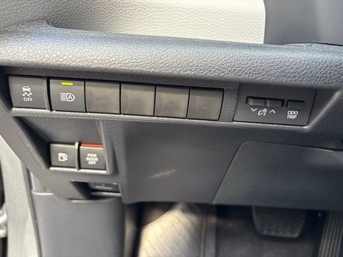 Used 2026 Toyota Sienna XLE FWD image 14