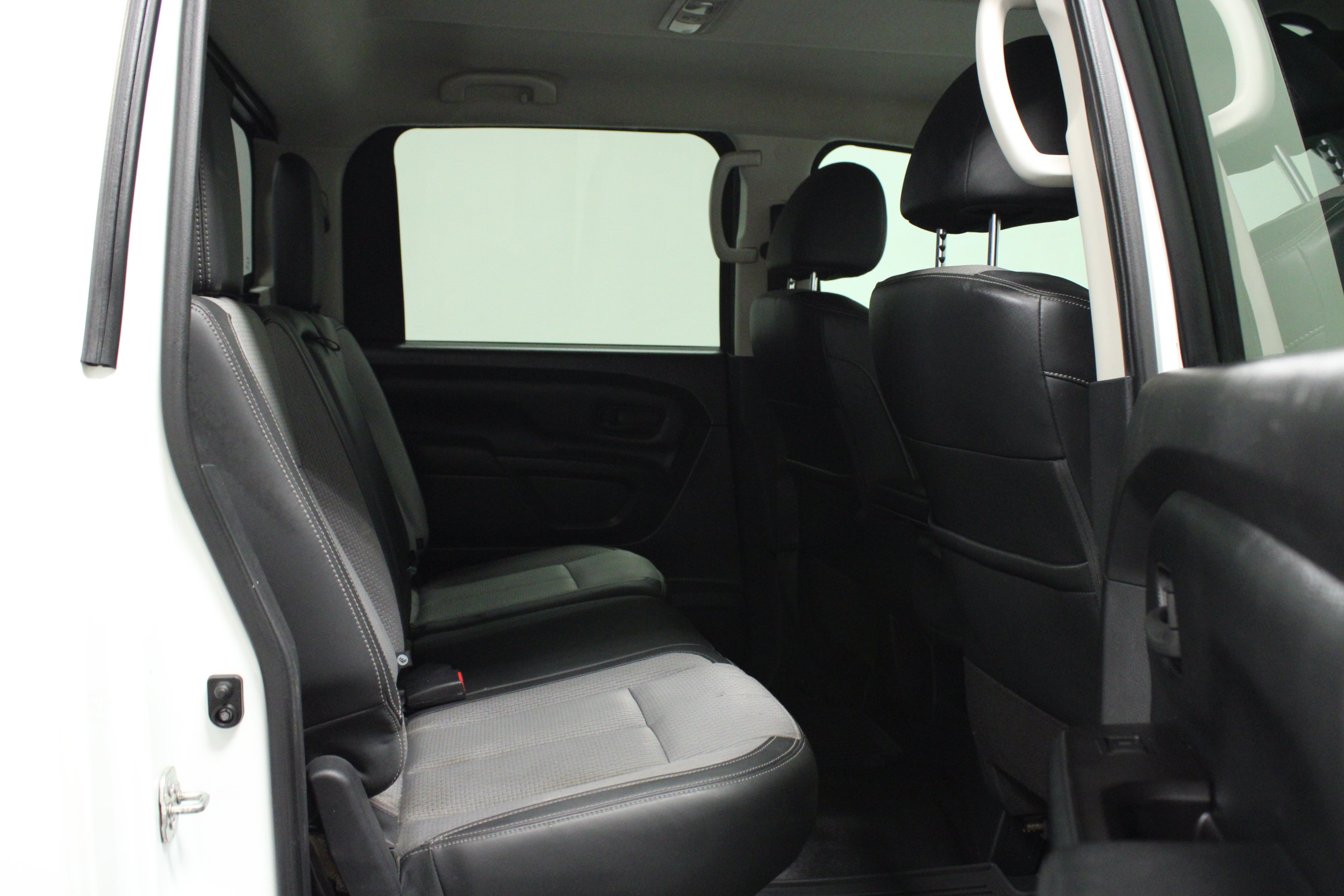 Used 2019 Nissan Titan S AWD/4WD image 15
