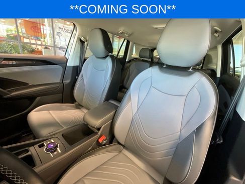 Used 2025 Volkswagen Tiguan SE FWD image 10