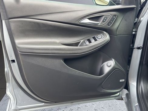 Used 2025 Buick Encore GX Avenir w/ Avenir Technology Package image 13