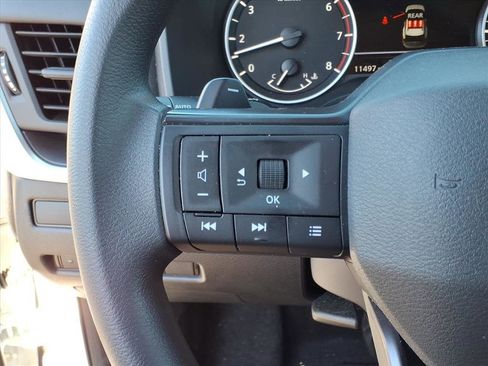 Used 2025 Nissan Rogue S image 17