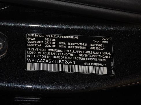 Certified 2026 Porsche Macan AWD/4WD image 30
