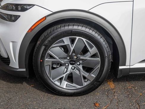 New 2025 Genesis GV60 Advanced image 8