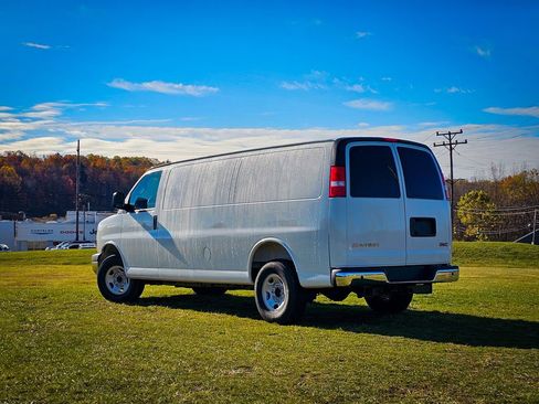 New 2025 GMC Savana 3500 Work Van 3D Extended Cargo Van w/ Driver Convenience Package image 6